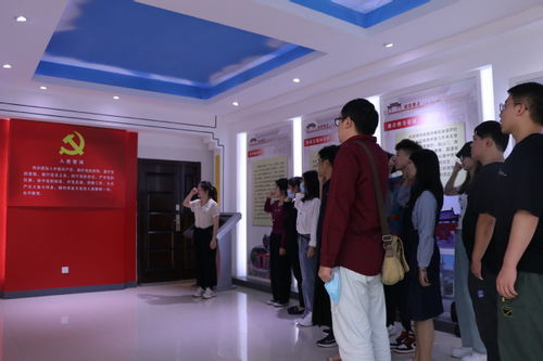 鄭州輕工業(yè)大學(xué)藝術(shù)設(shè)計(jì)學(xué)院組織學(xué)生黨員赴新鄭西泰山廉政教育基地開展學(xué)習(xí)交流活動
